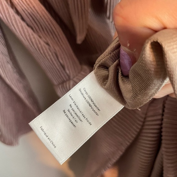 Lush Pleated Cold Shoulder Midi Dress Dusty Purple Lilac Small NWT - Picture 9 of 10